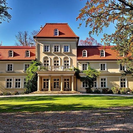Dwor Sierakow Hotel Buitenkant foto