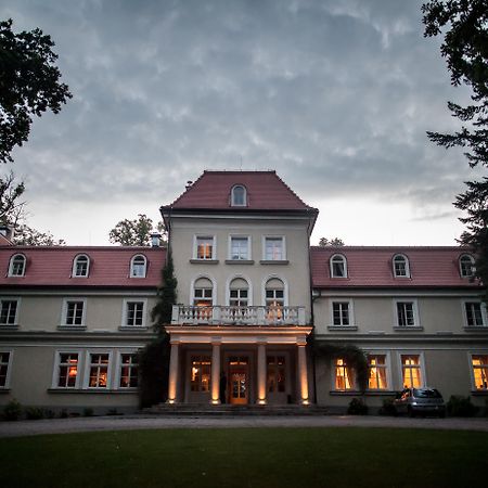 Dwor Sierakow Hotel Buitenkant foto