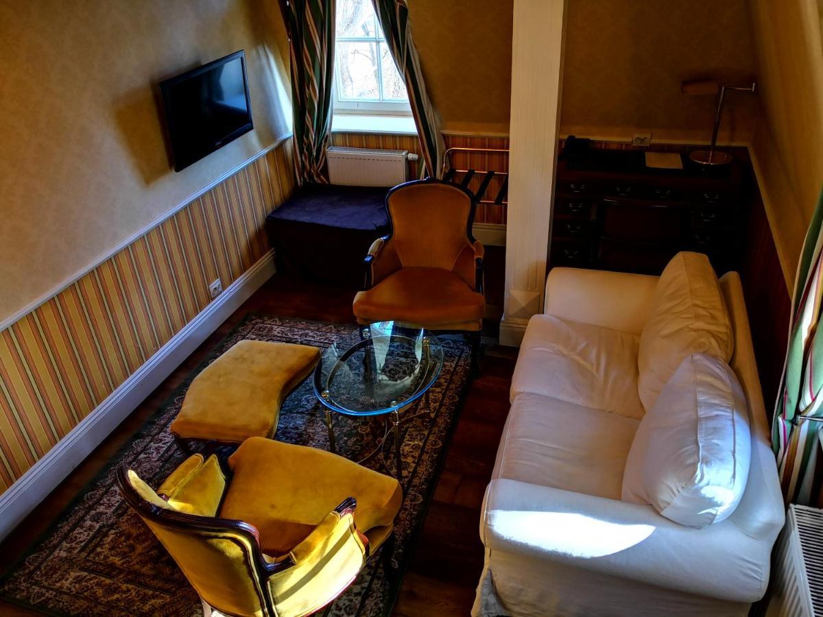 Dwor Sierakow Hotel Buitenkant foto