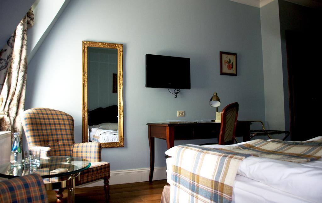 Dwor Sierakow Hotel Buitenkant foto