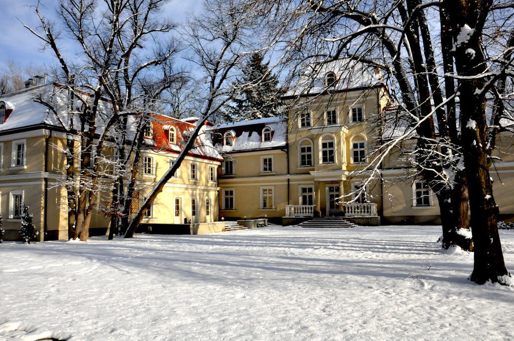 Dwor Sierakow Hotel Buitenkant foto