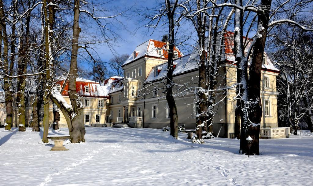 Dwor Sierakow Hotel Buitenkant foto