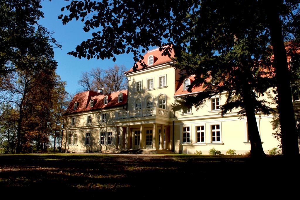 Dwor Sierakow Hotel Buitenkant foto