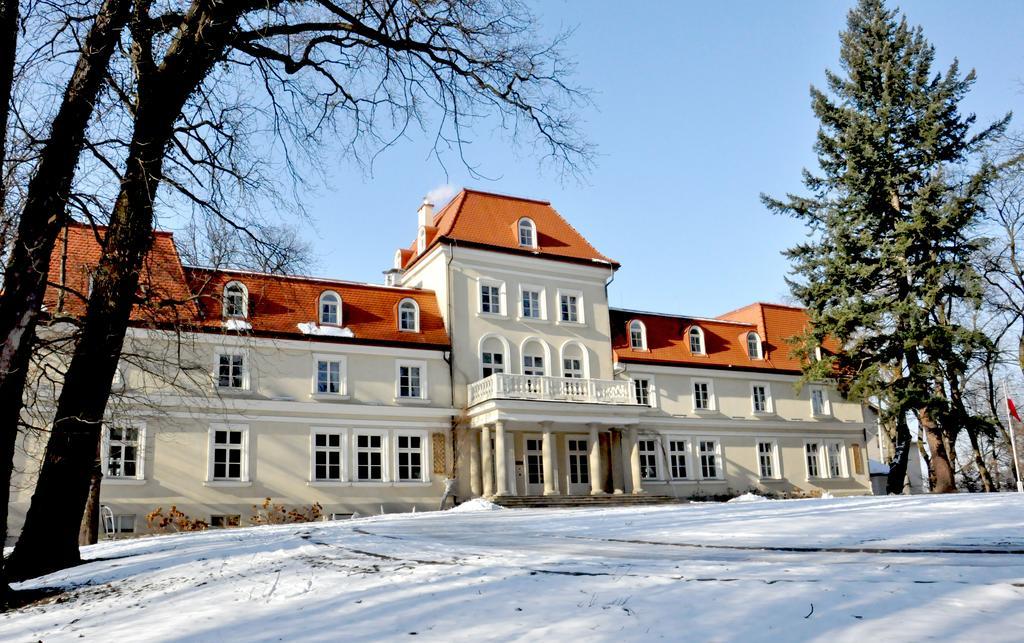Dwor Sierakow Hotel Buitenkant foto